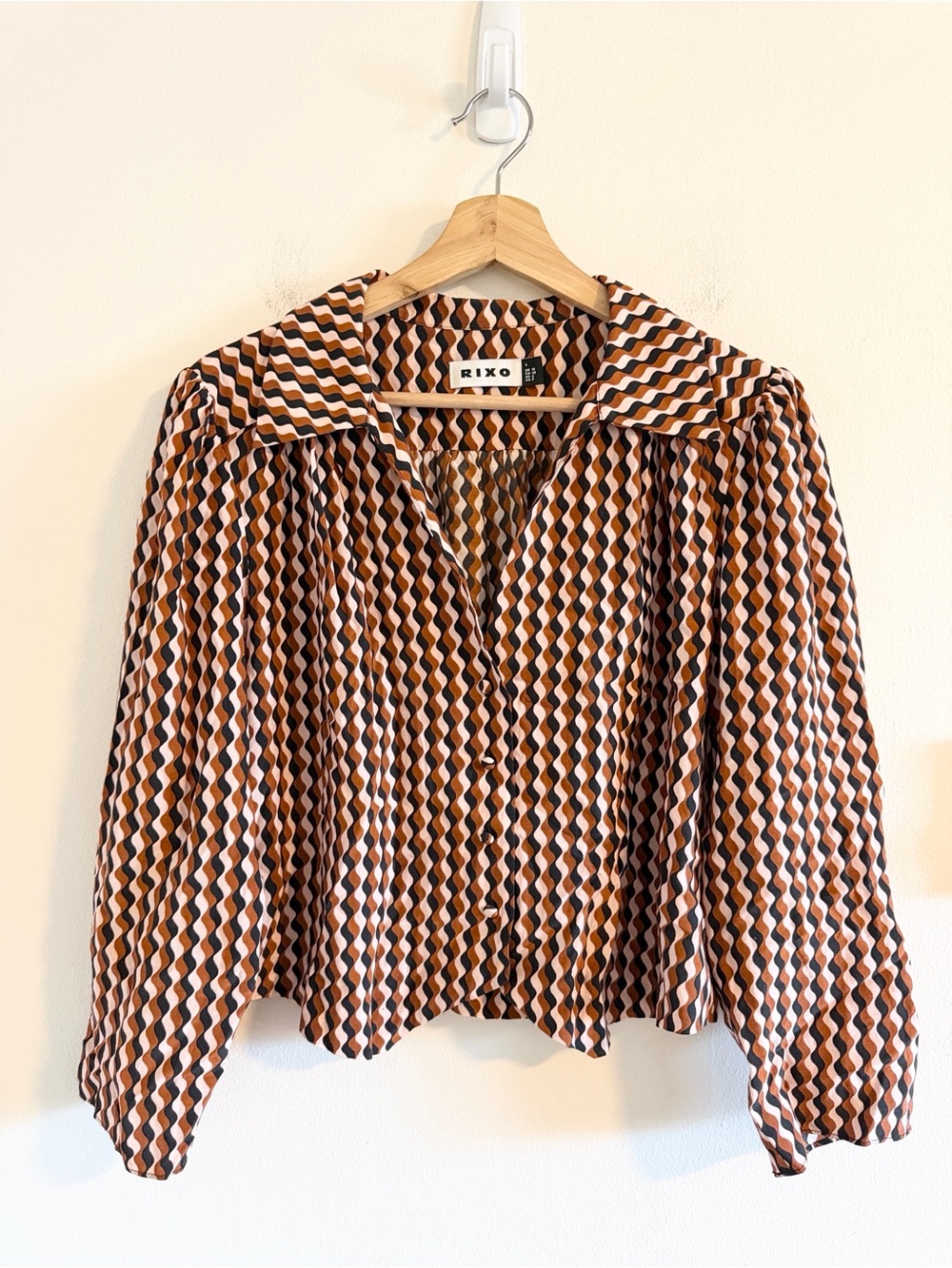 RIXO Roma Wave Print Blouse Women's Size Small Retro Collared Brown Black